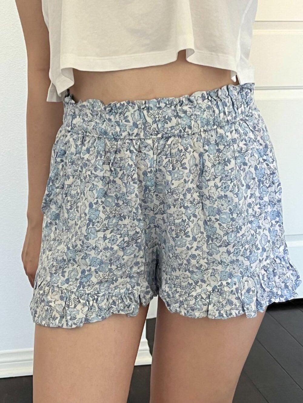 Hollister Ultra High-Rise Floral Ruffle Flowy Shorts Blue Size S